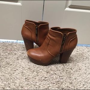 Gianni Bini booties